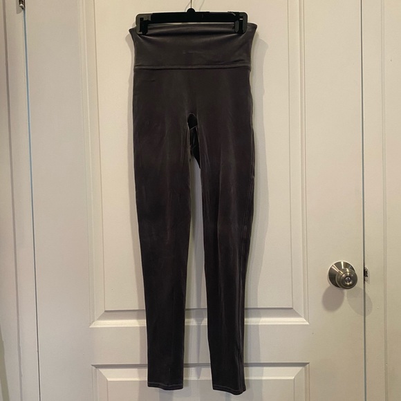 Spanx Velvet Leggings in Color Chrome - Picture 5 of 6